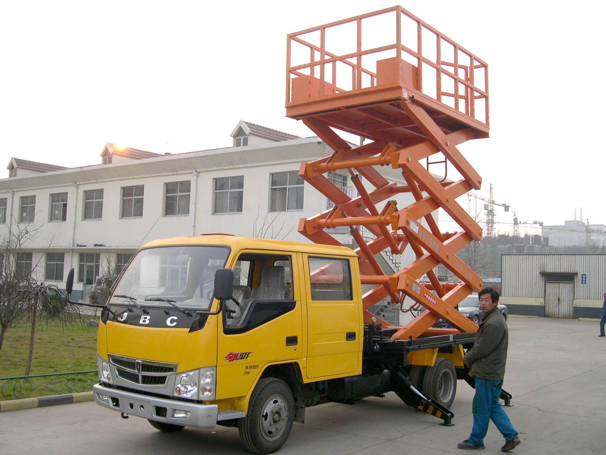 車載剪叉式升降平臺